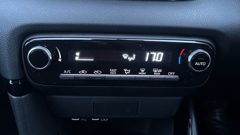 Toyota Yaris 1.5 Hybrid Design 5dr CVT Hybrid Hatchback